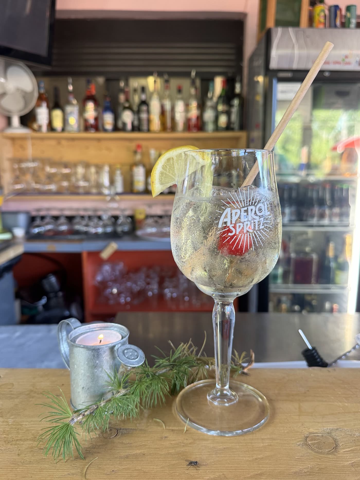 Apérol Spritz servi au bar du Pré d'Émeraude